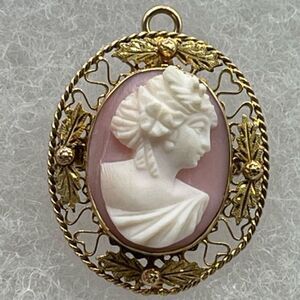 Victorian cameo brooch 10K gold left facing